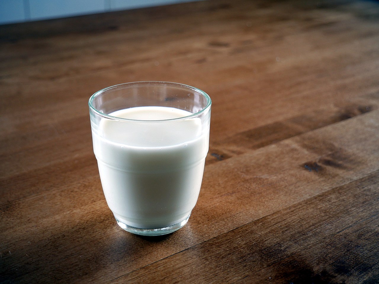 Glass of milk Tăng Chiều Cao Cho Trẻ Nhờ 10 Loại Thực Phẩm Tuyệt Vời